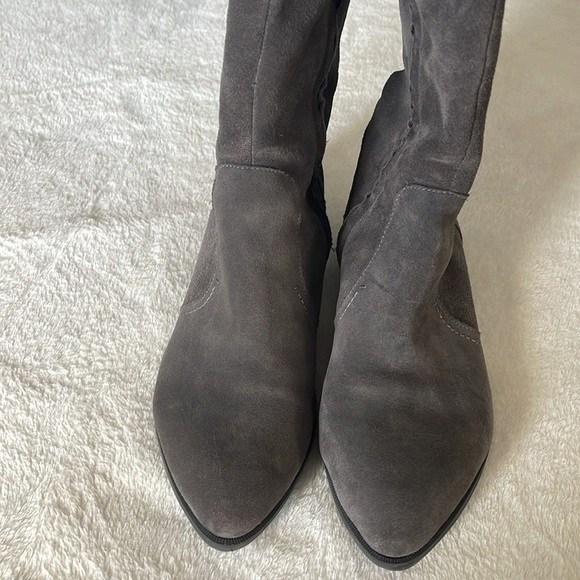 Gray suede knee high boots - Picture 6 of 7